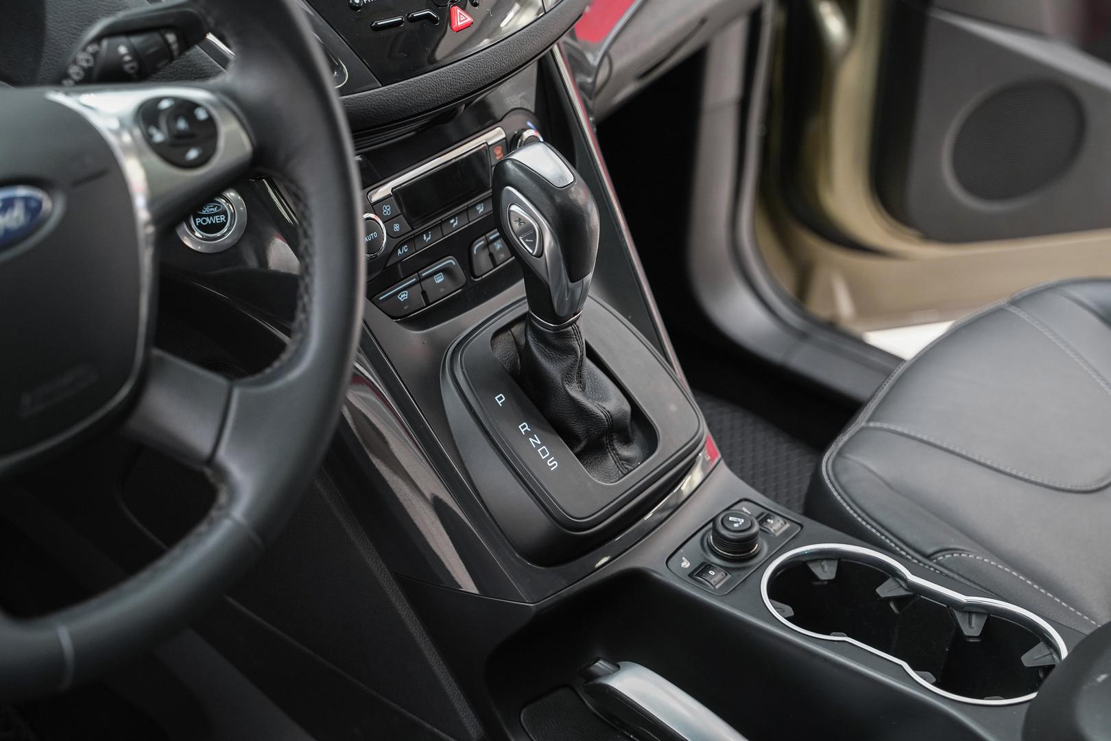 Ford Kuga 2013, зеленый, ДЦ Орехово