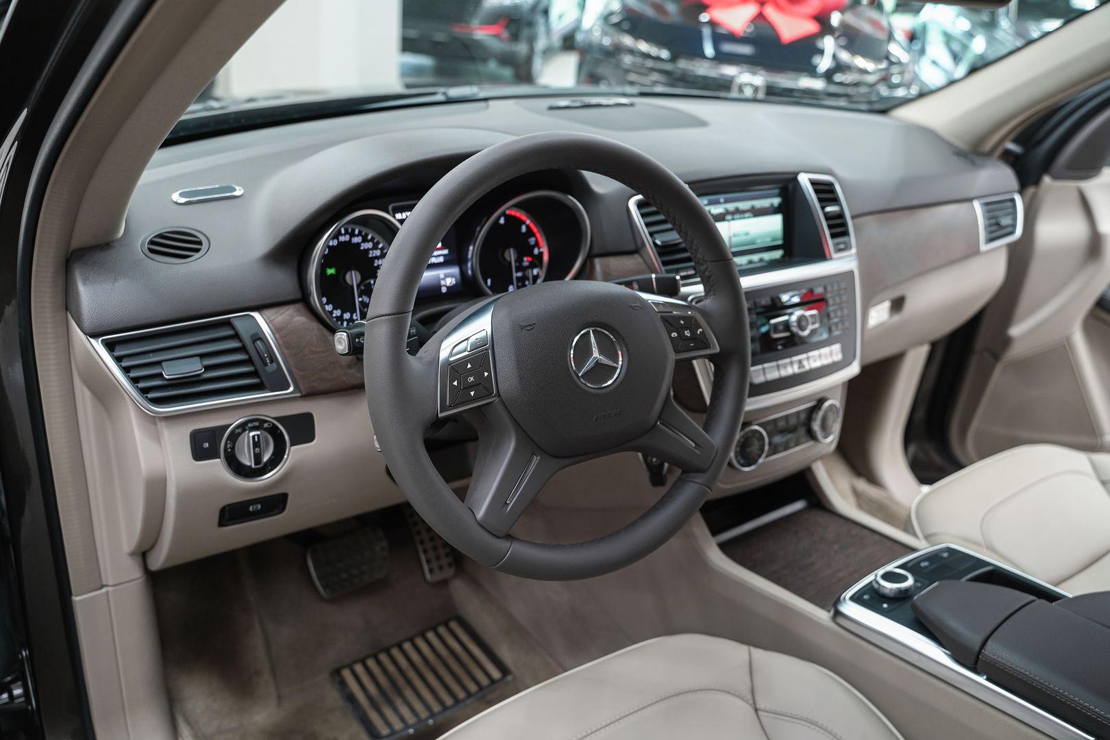 Mercedes-Benz M-Класс 2013, коричневый, ДЦ Орехово