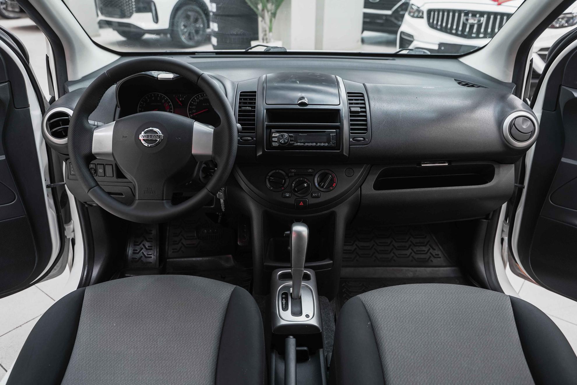 Nissan Note 2010, белый, ДЦ Орехово