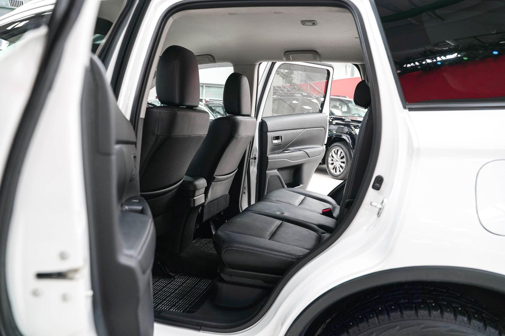 Mitsubishi Outlander 2014, белый, ДЦ Орехово