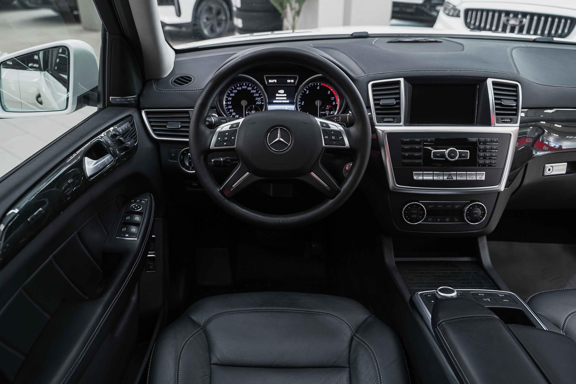 Mercedes-Benz GL-Класс 2015, белый, ДЦ Орехово