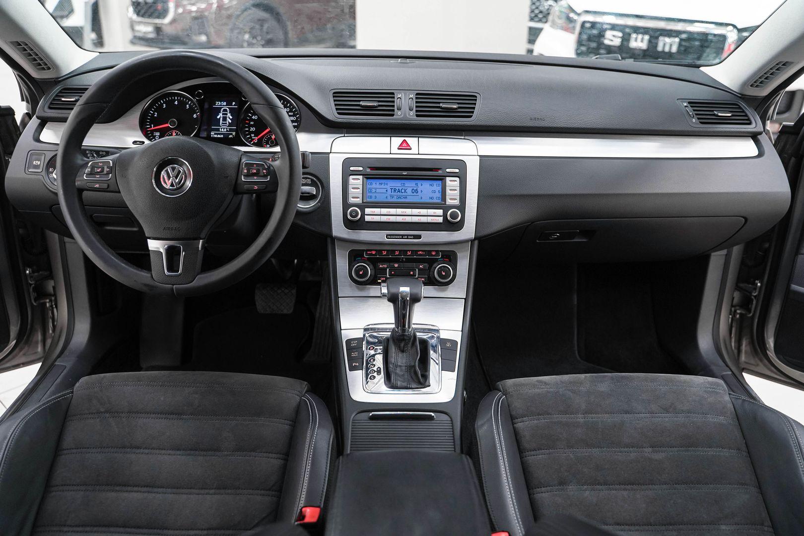 Volkswagen Passat CC 2010, бежевый, ДЦ Орехово