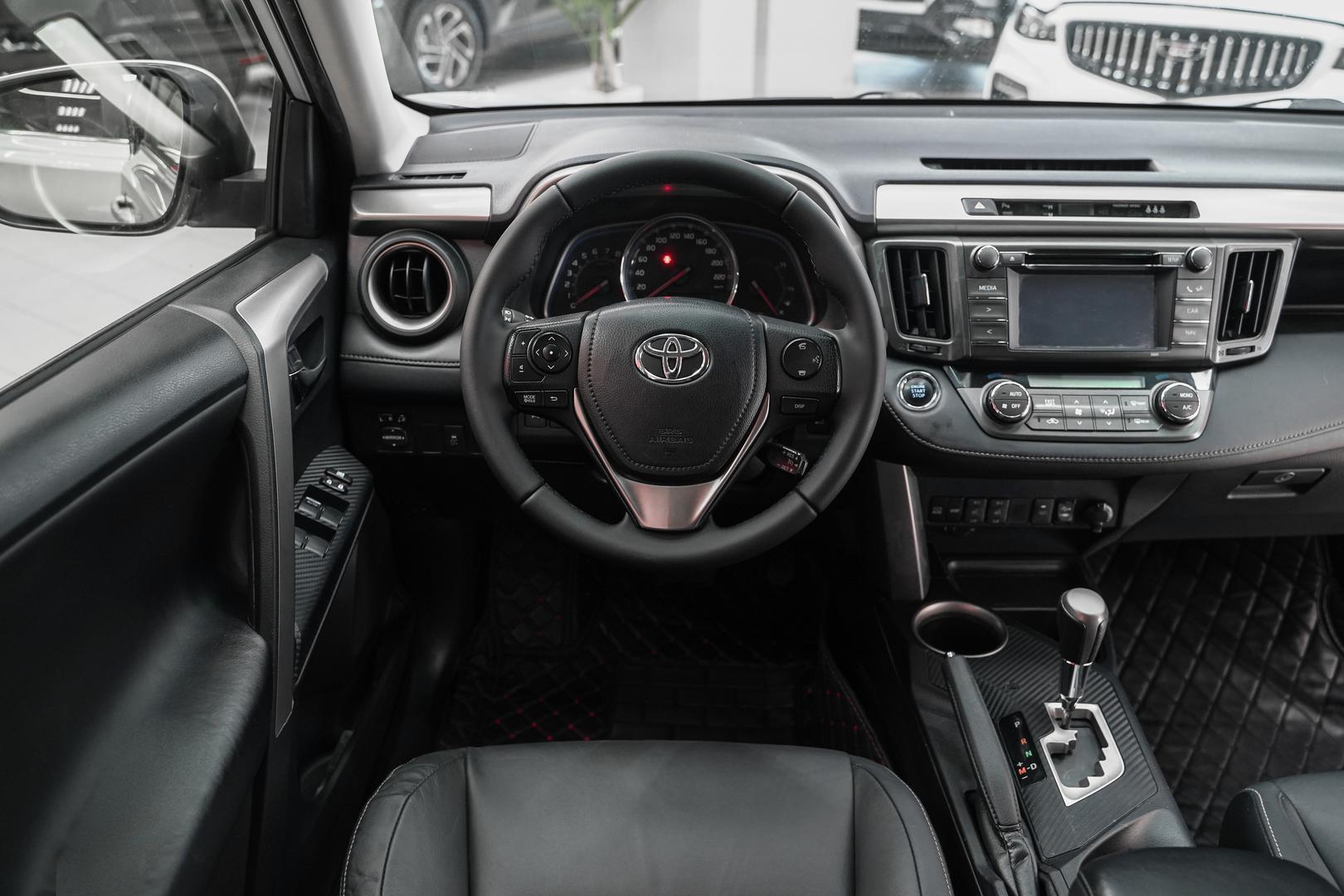 Toyota RAV4 2015, серебряный, ДЦ Орехово