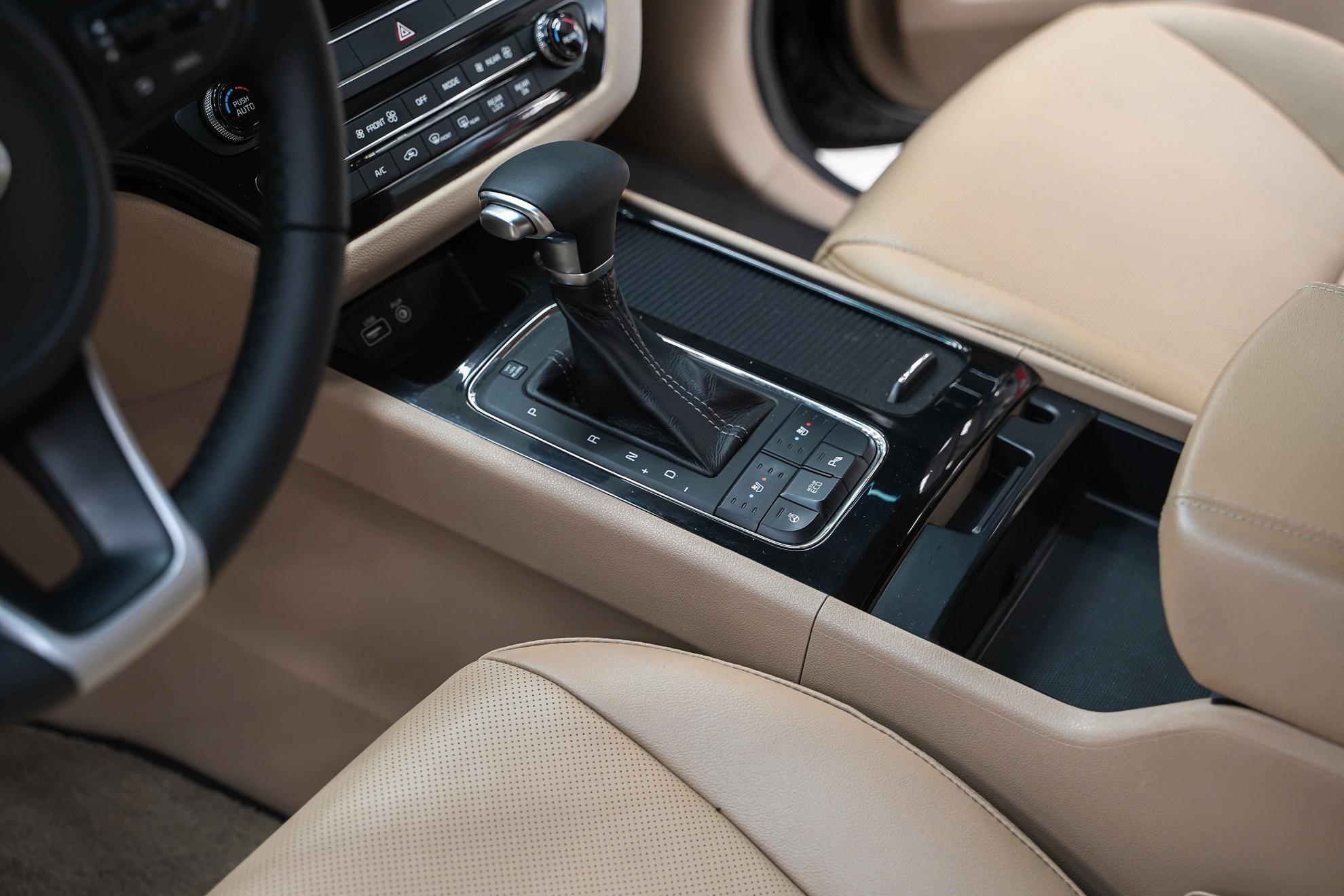 Kia Carnival 2016, черный, ДЦ Орехово