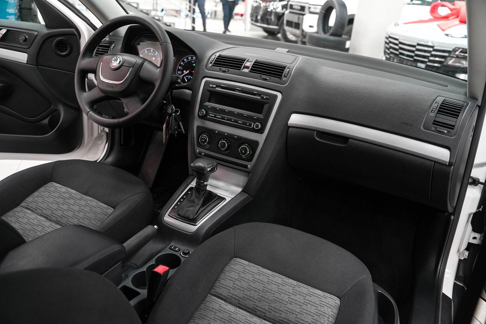 Skoda Octavia 2013, белый, ДЦ Орехово