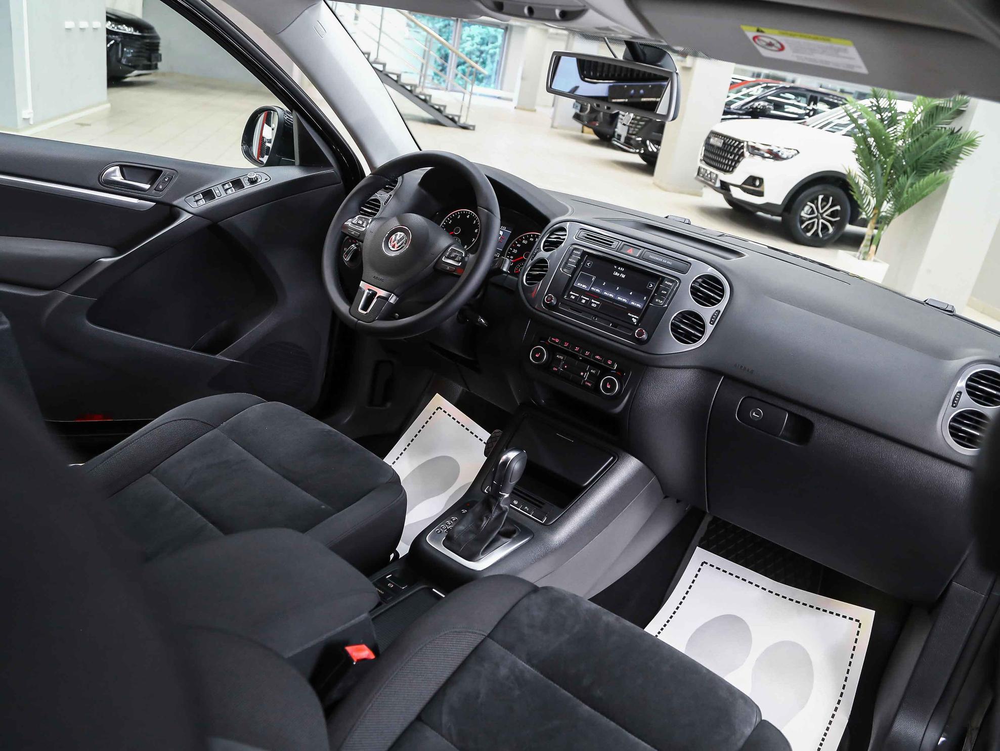 Volkswagen Tiguan 2012, черный, ДЦ Орехово