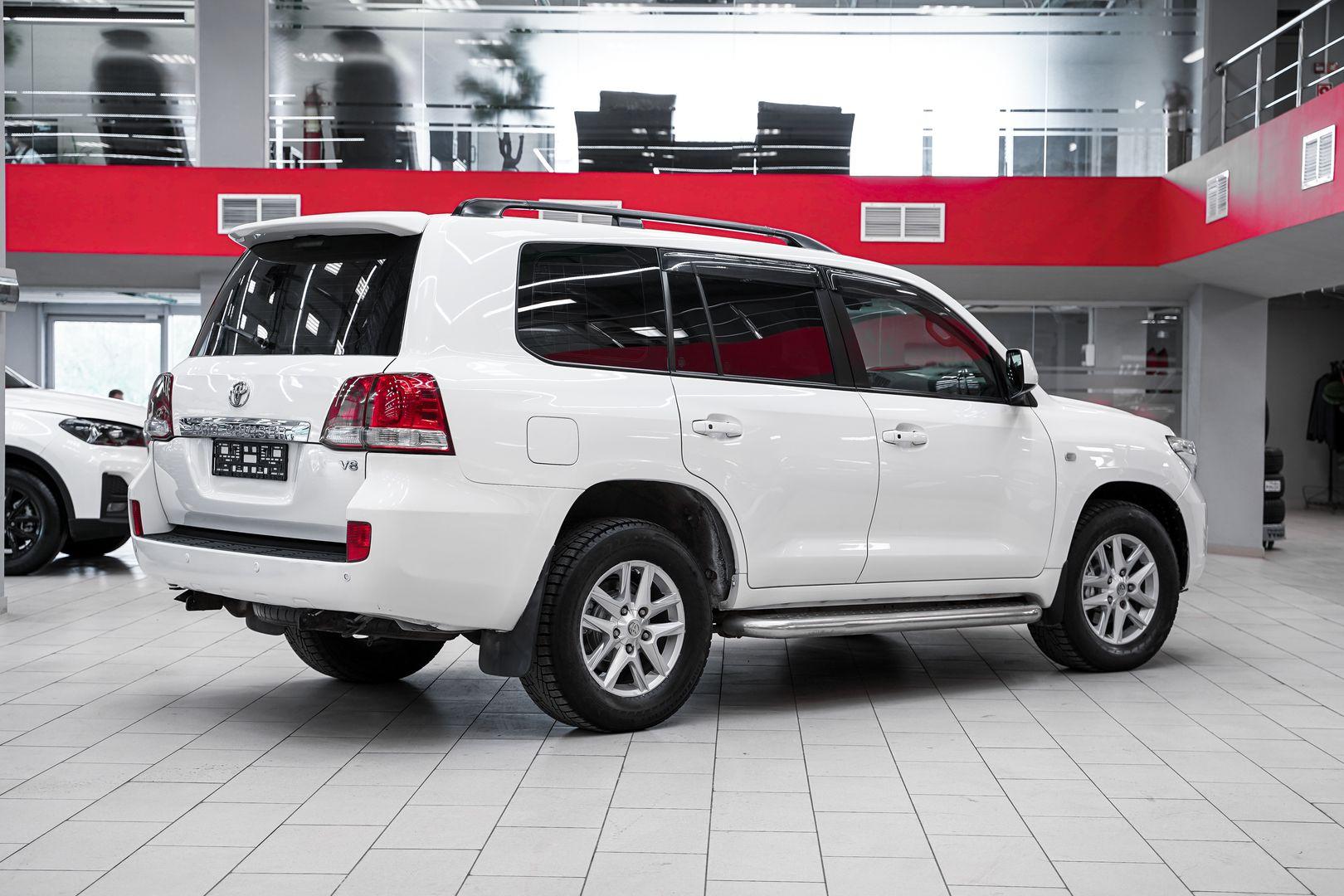Toyota Land Cruiser 2010, белый, ДЦ Орехово
