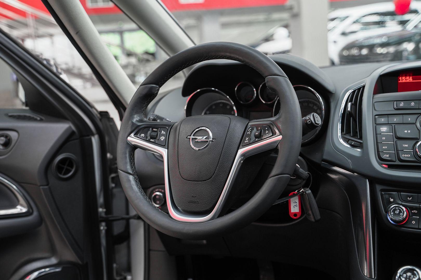 Opel Zafira 2013, серебряный, ДЦ Орехово