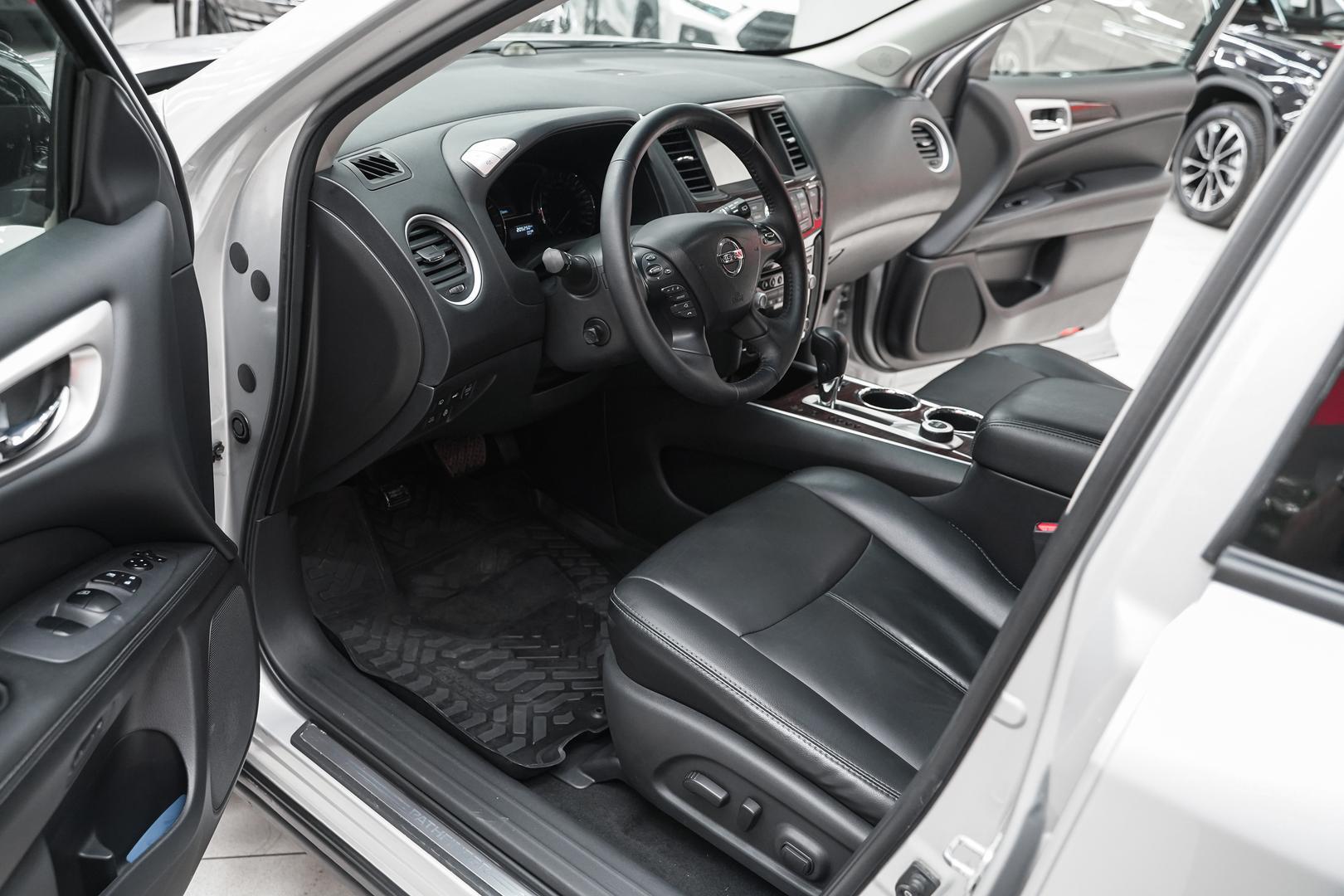 Nissan Pathfinder 2014, серебряный, ДЦ Орехово