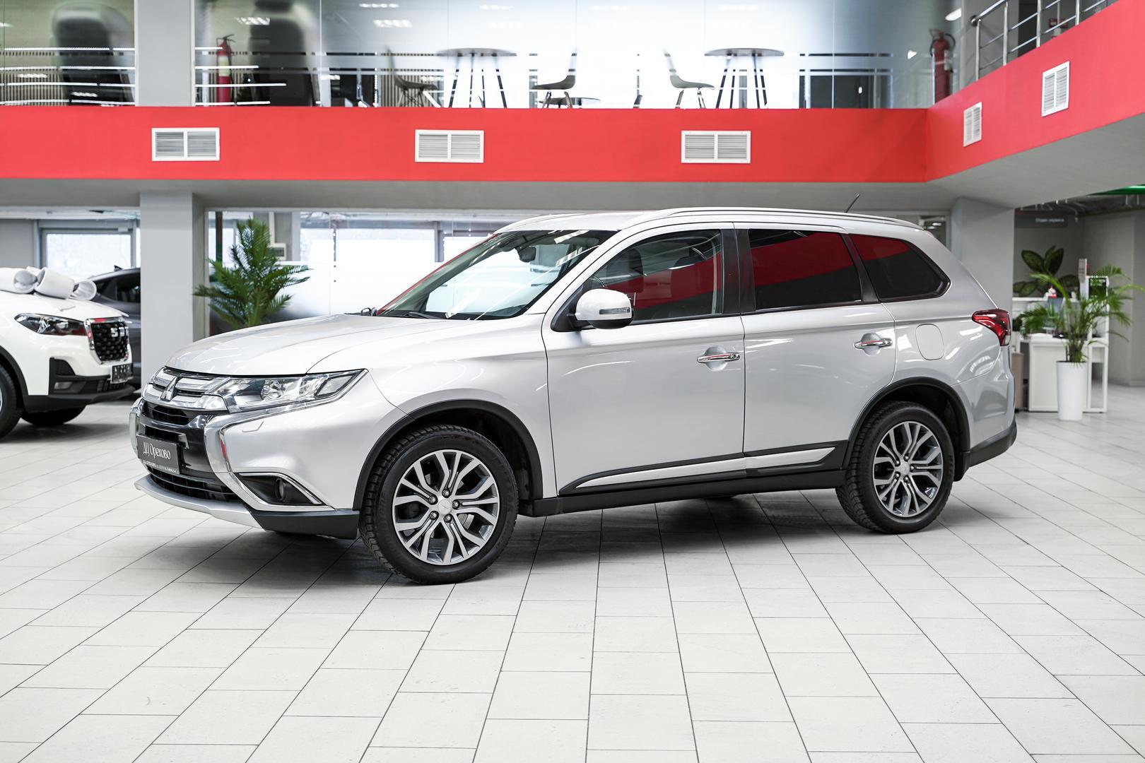 Mitsubishi Outlander 2015, серебряный, ДЦ Орехово