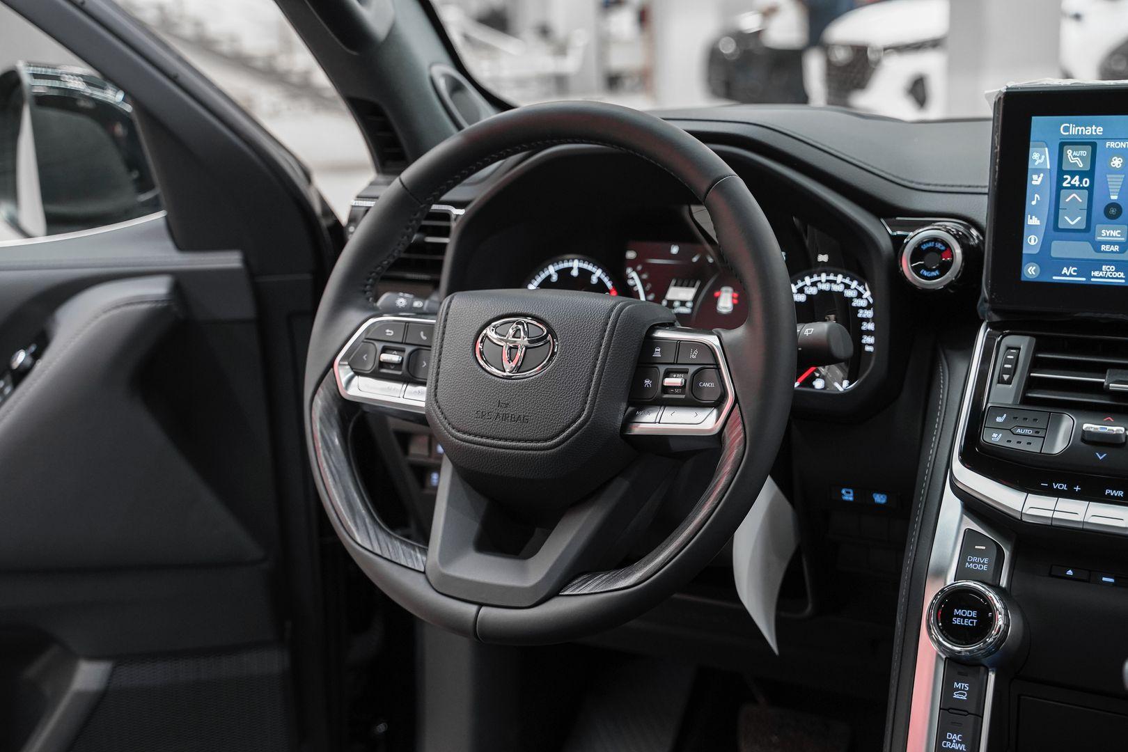 Toyota Land Cruiser 2024, черный, ДЦ Орехово