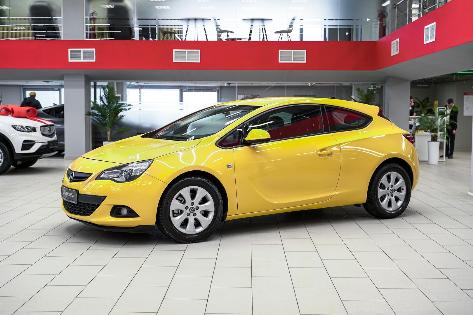 Opel Astra 2014, желтый, ДЦ Орехово