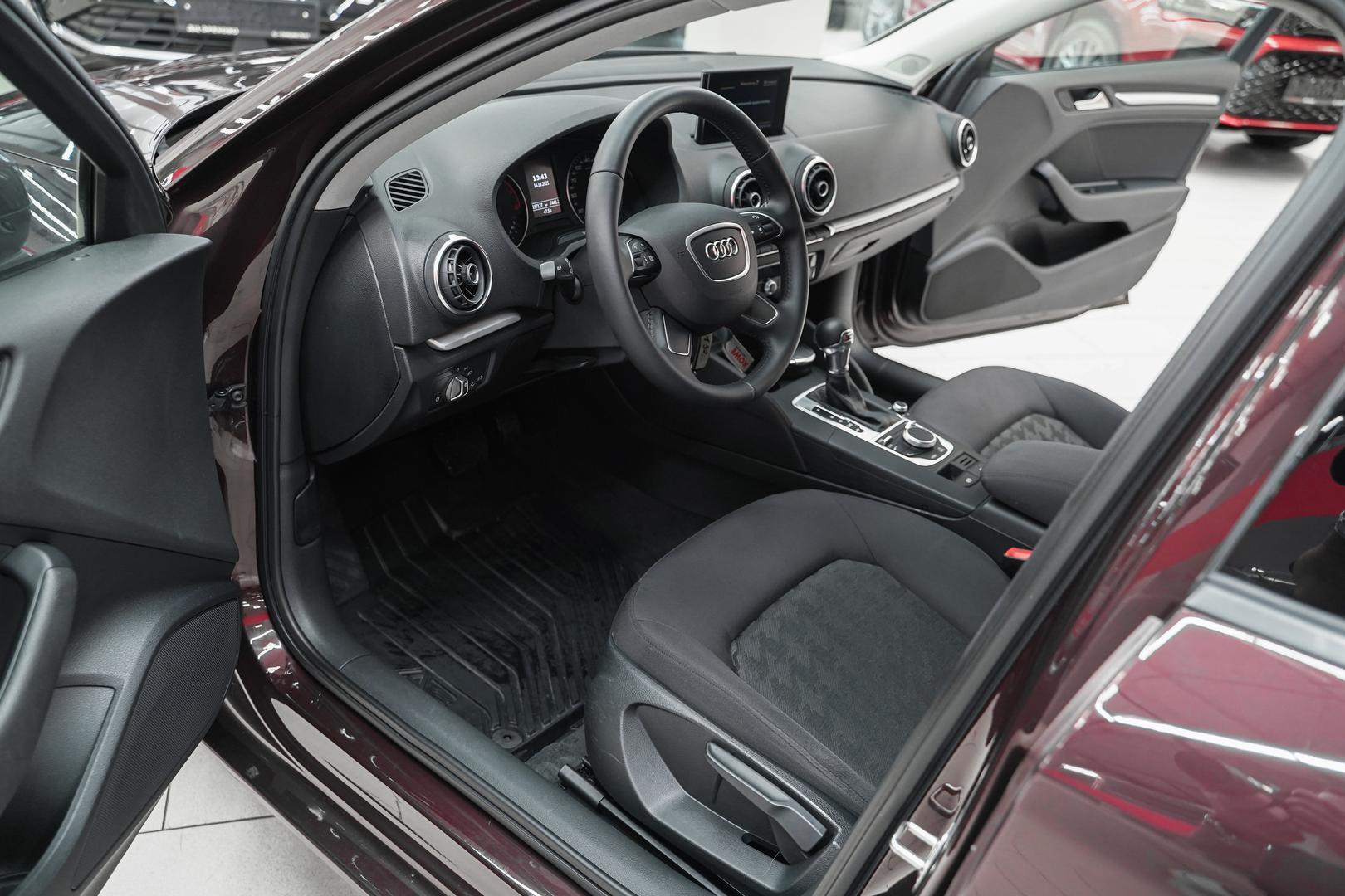 Audi A3 2014, красный, ДЦ Орехово