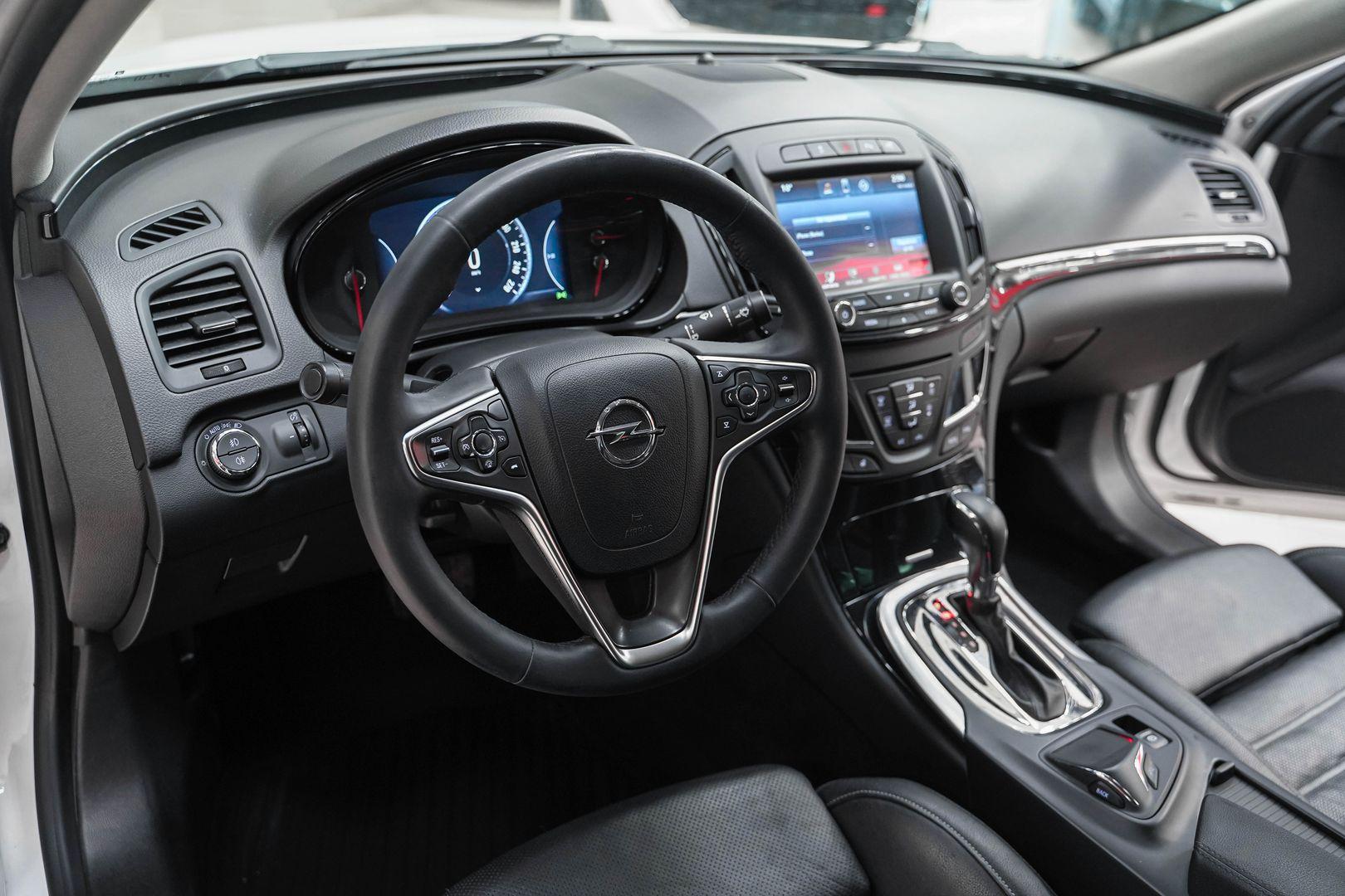 Opel Insignia 2014, белый, ДЦ Орехово