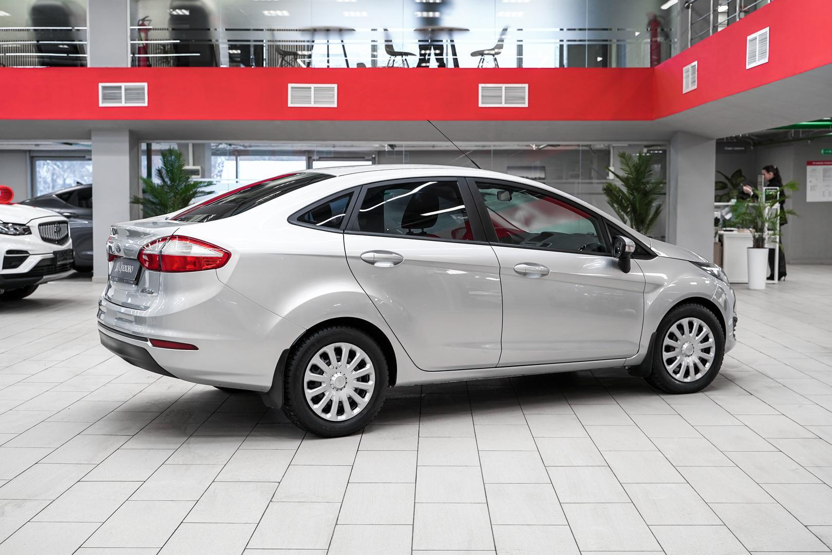 Ford Fiesta 2015, серебряный, ДЦ Орехово