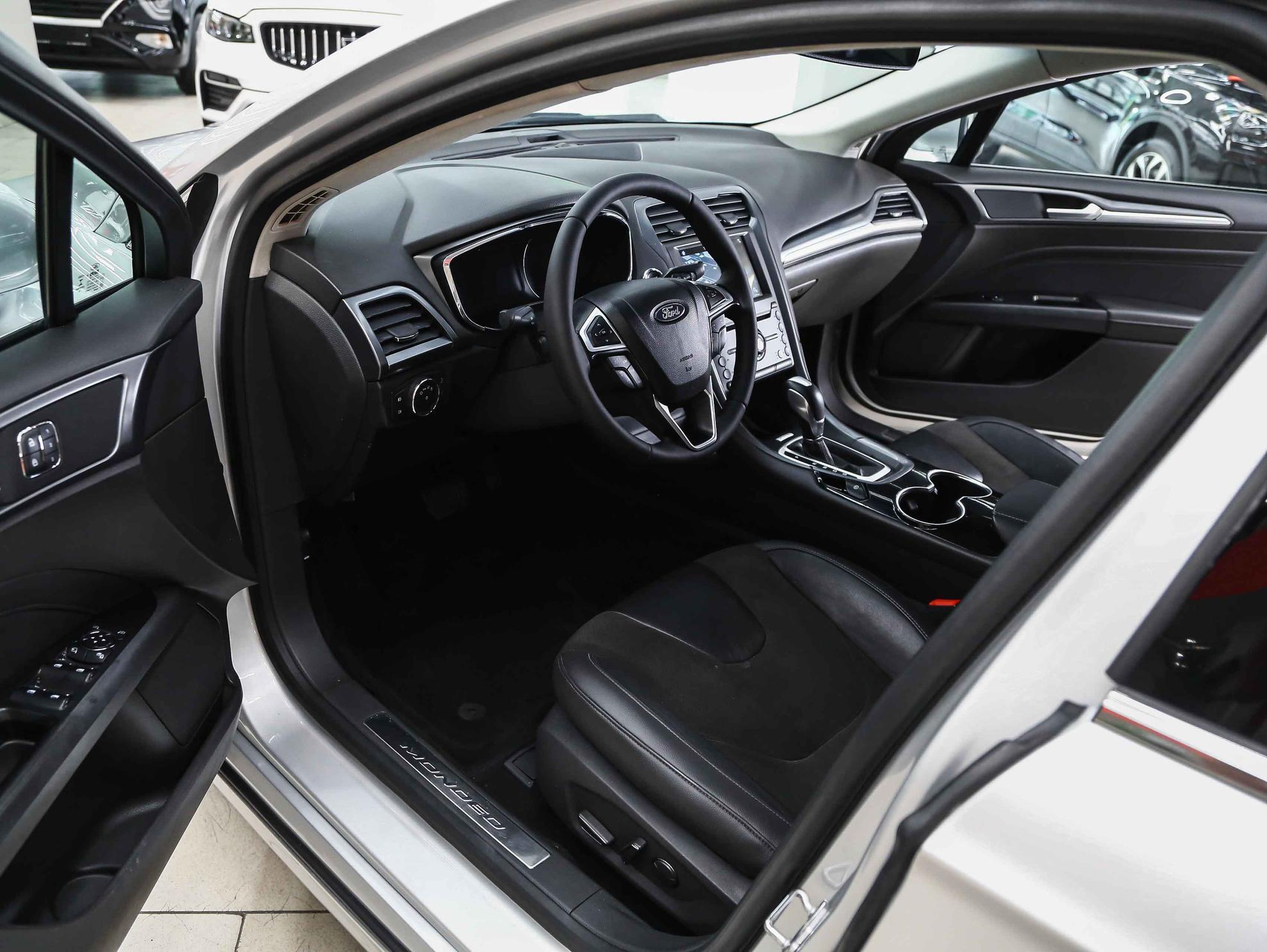 Ford Mondeo 2016, серебряный, ДЦ Орехово