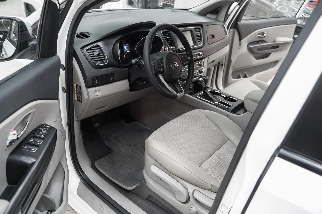 Kia Carnival 2018, белый, ДЦ Орехово