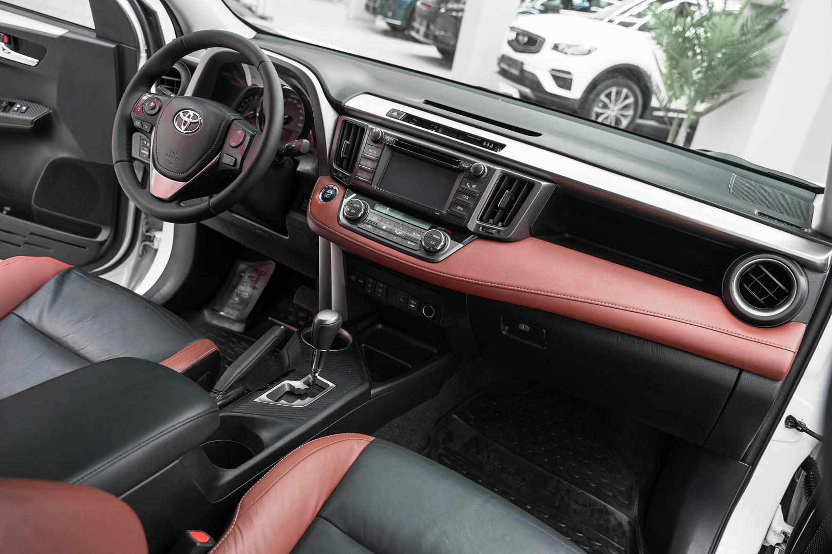 Toyota RAV4 2013, белый, ДЦ Орехово