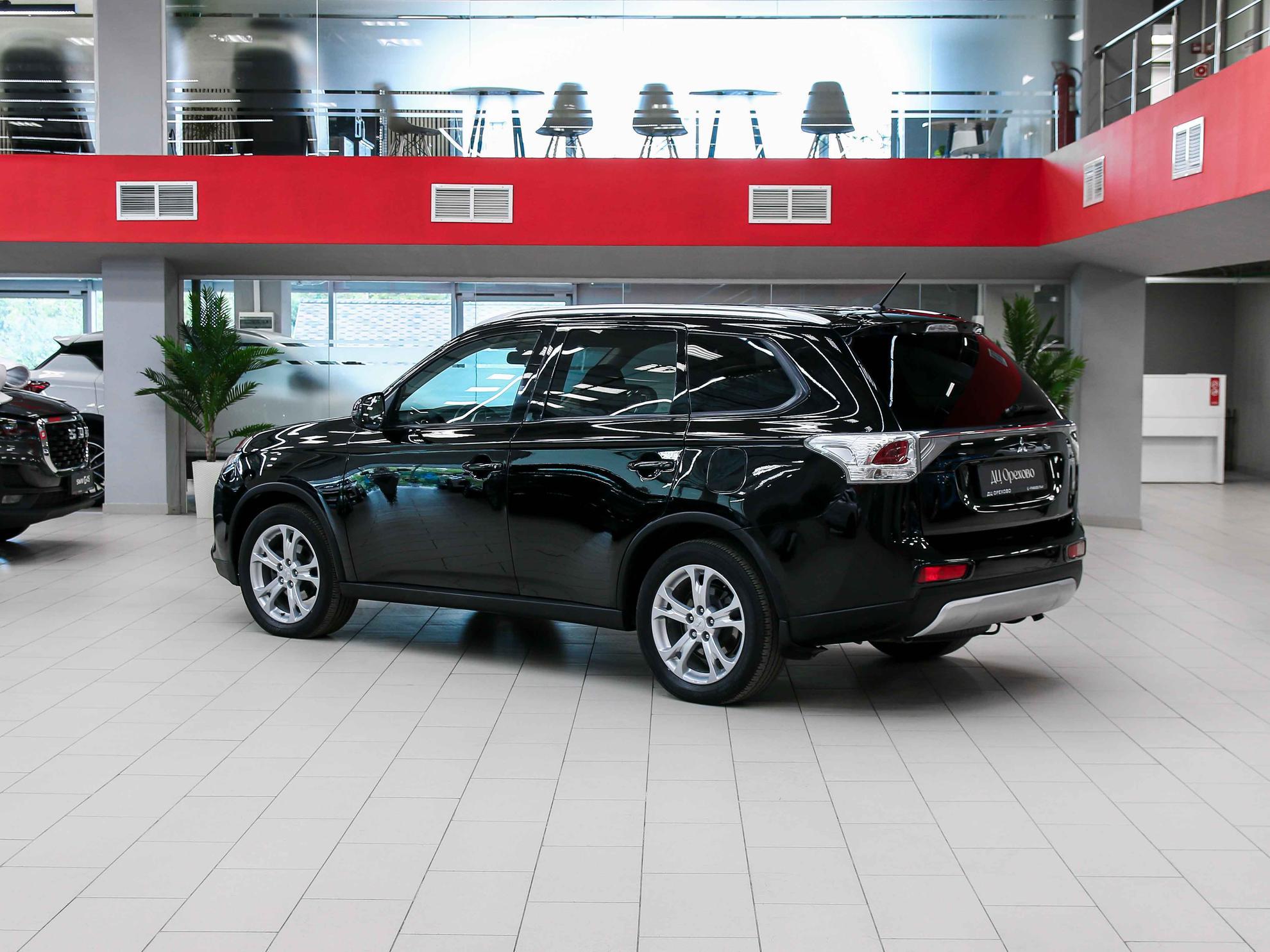 Mitsubishi Outlander 2014, черный, ДЦ Орехово