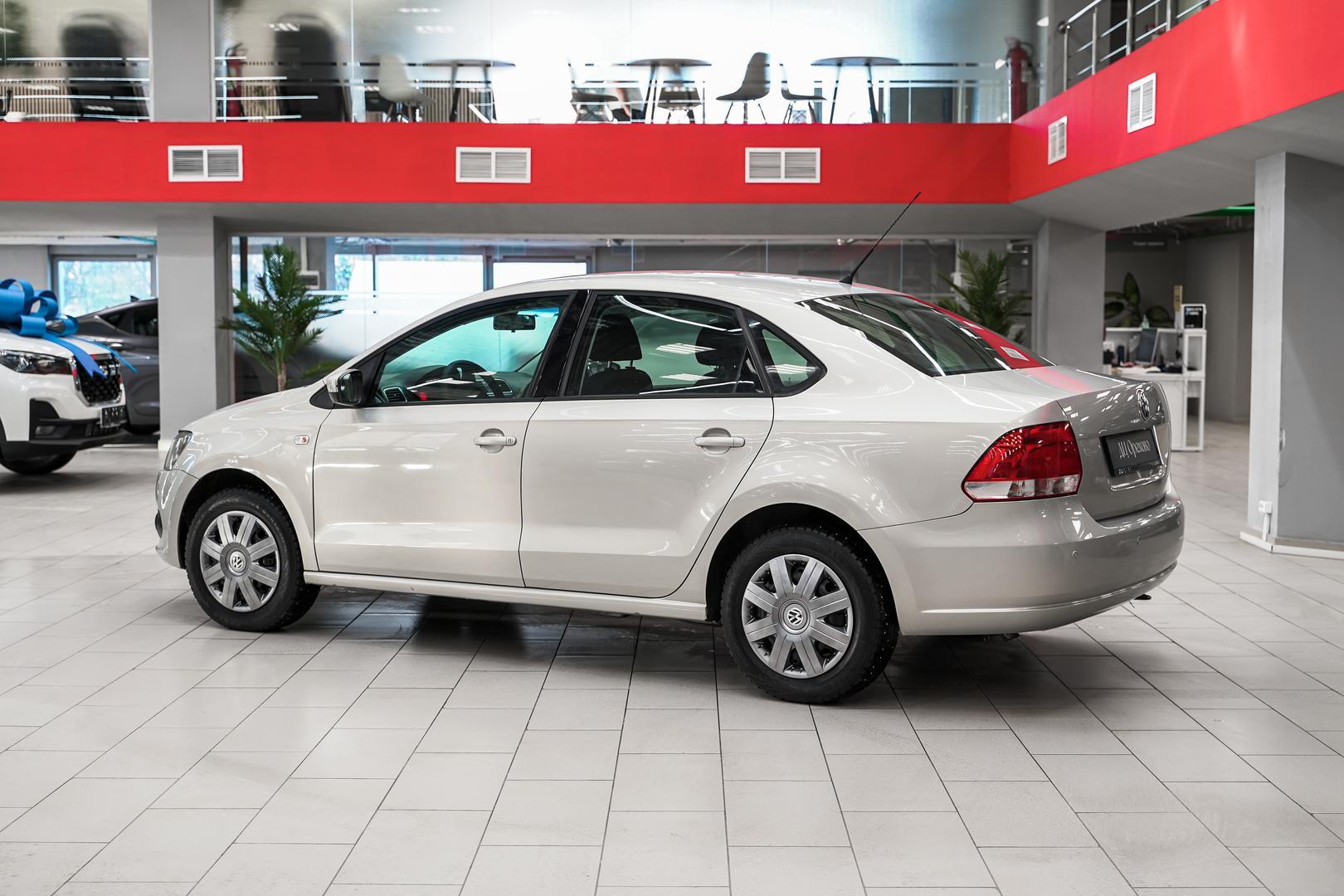 Volkswagen Polo 2010, желтый, ДЦ Орехово