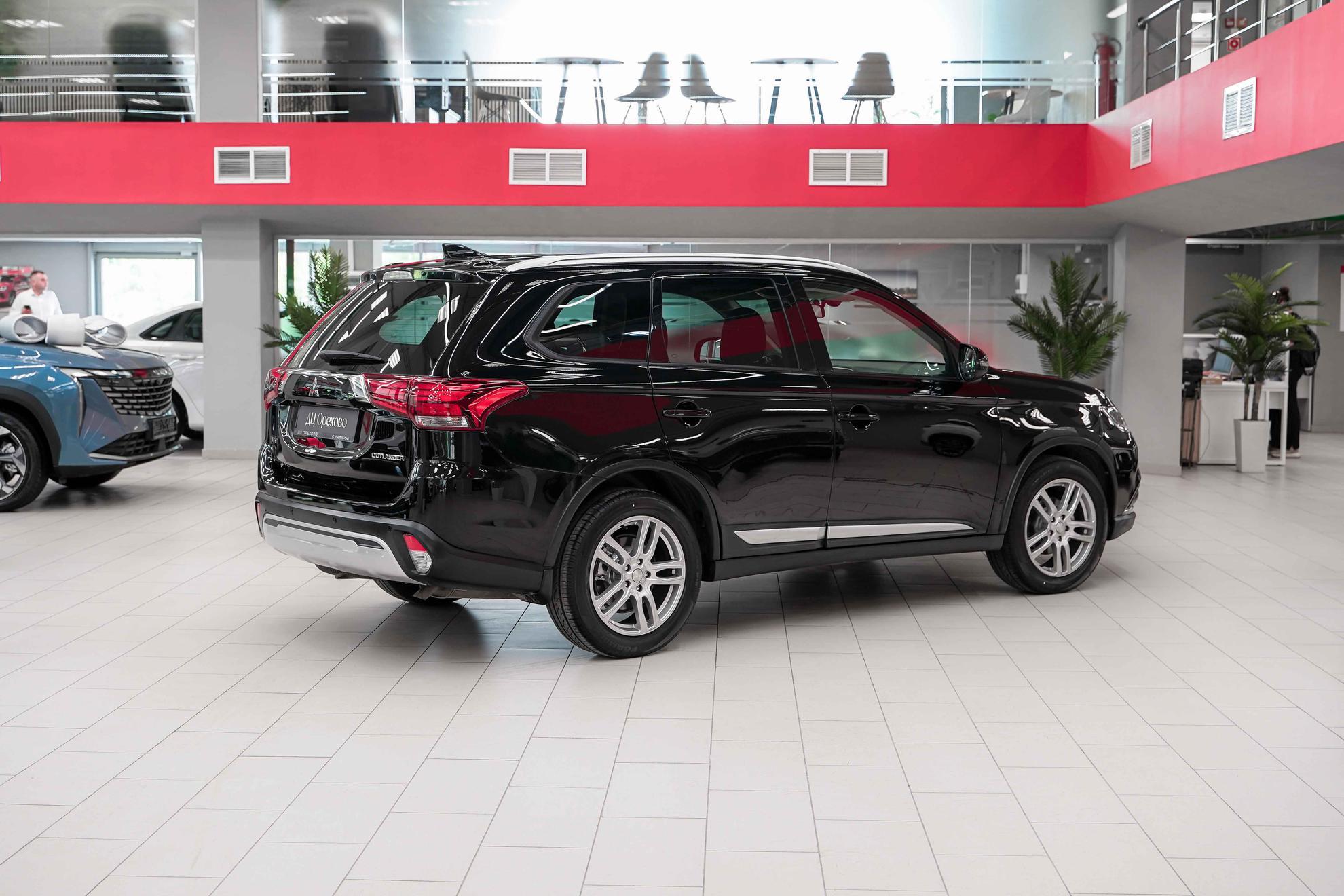 Mitsubishi Outlander 2019, черный, ДЦ Орехово