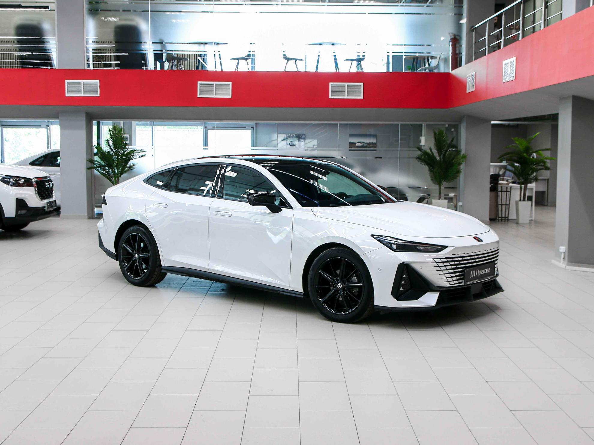 Changan UNI-V 2023, белый, ДЦ Орехово