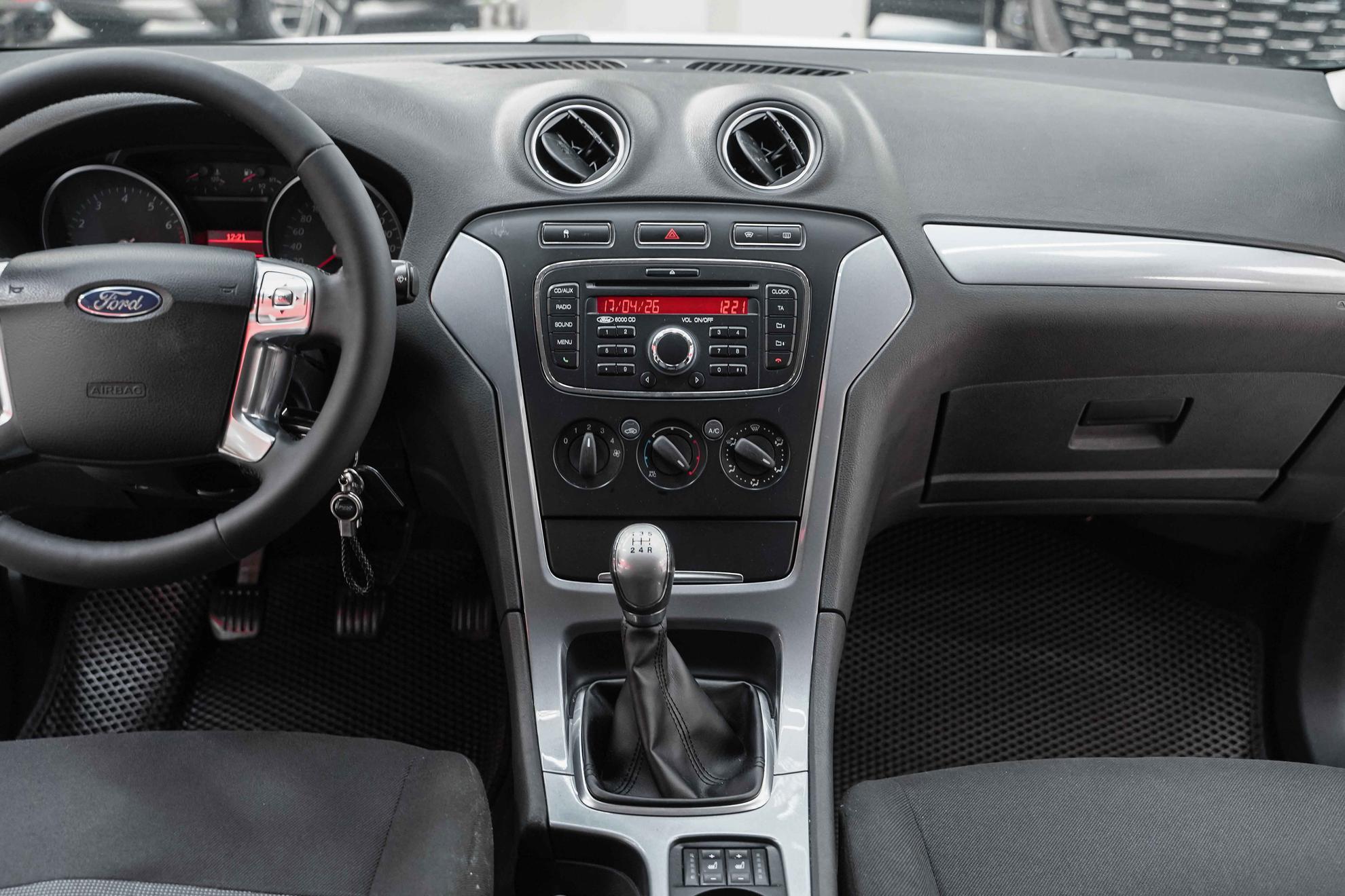 Ford Mondeo 2013, белый, ДЦ Орехово
