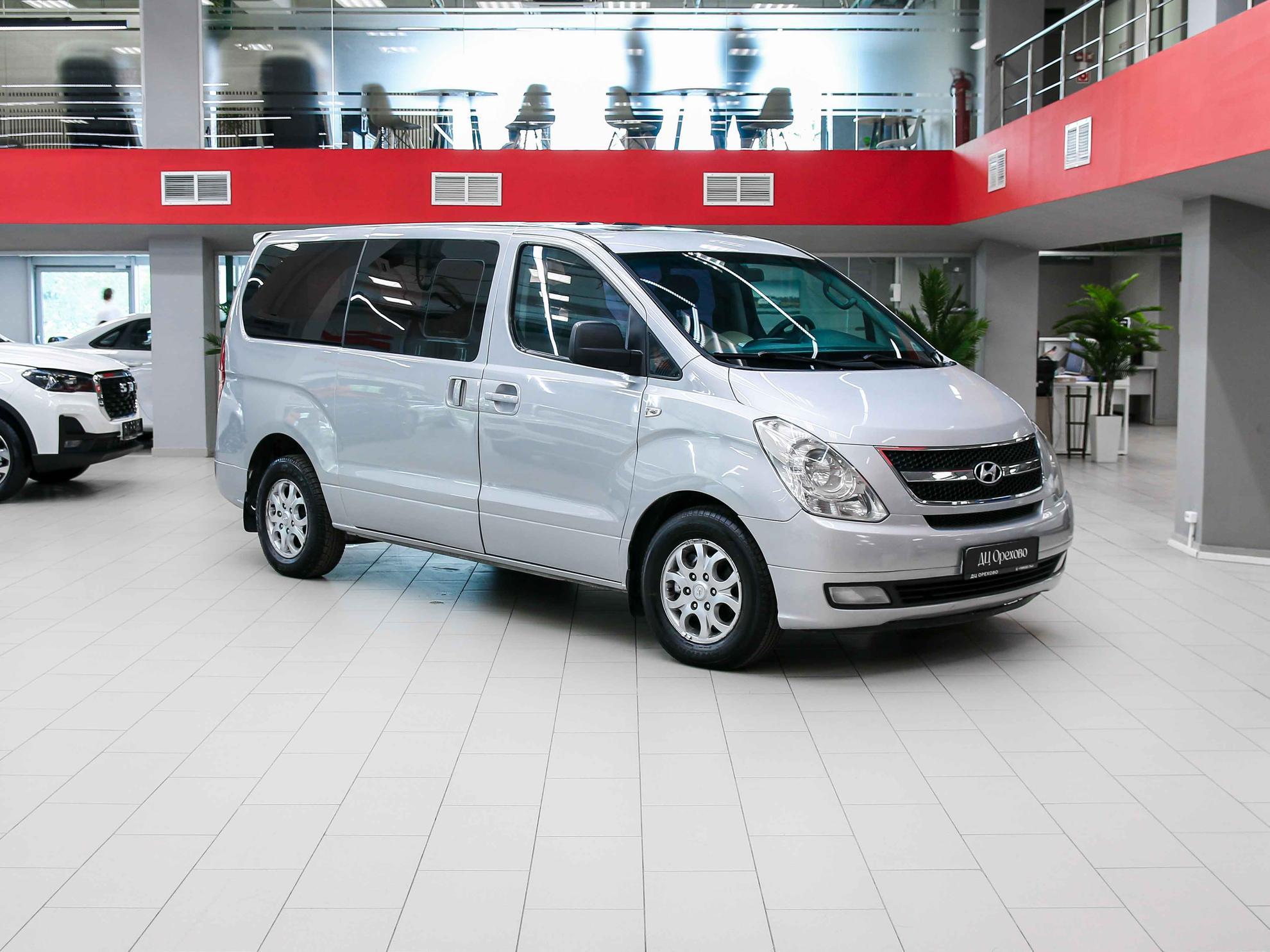 Hyundai Grand Starex 2009, серый, ДЦ Орехово