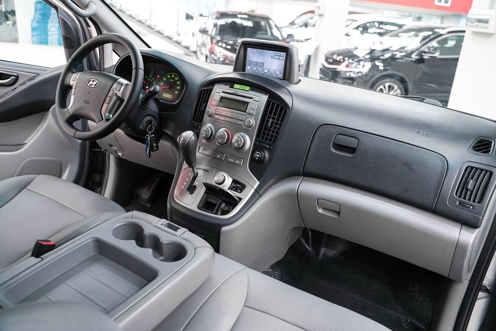 Hyundai Grand Starex 2014, серый, ДЦ Орехово