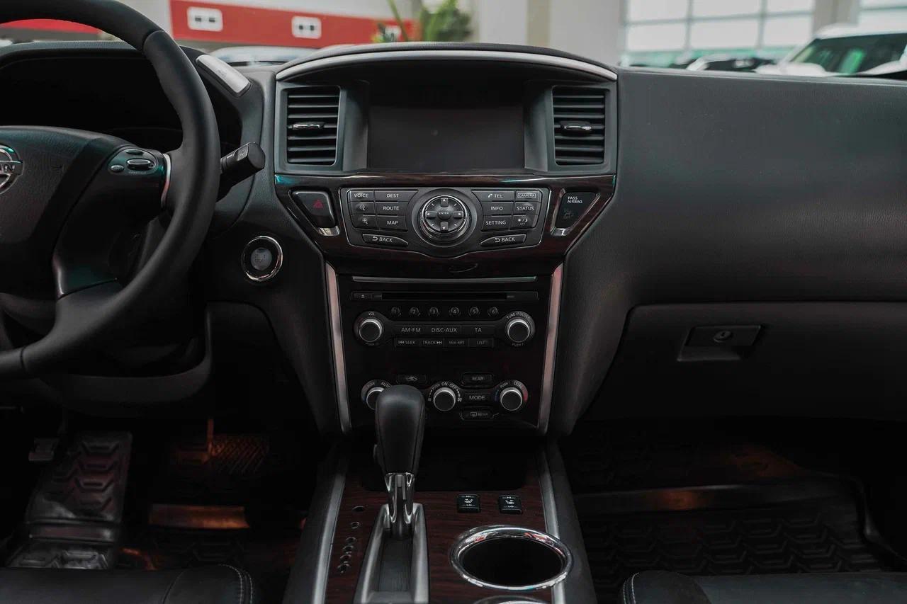 Nissan Pathfinder 2015, серый, ДЦ Орехово