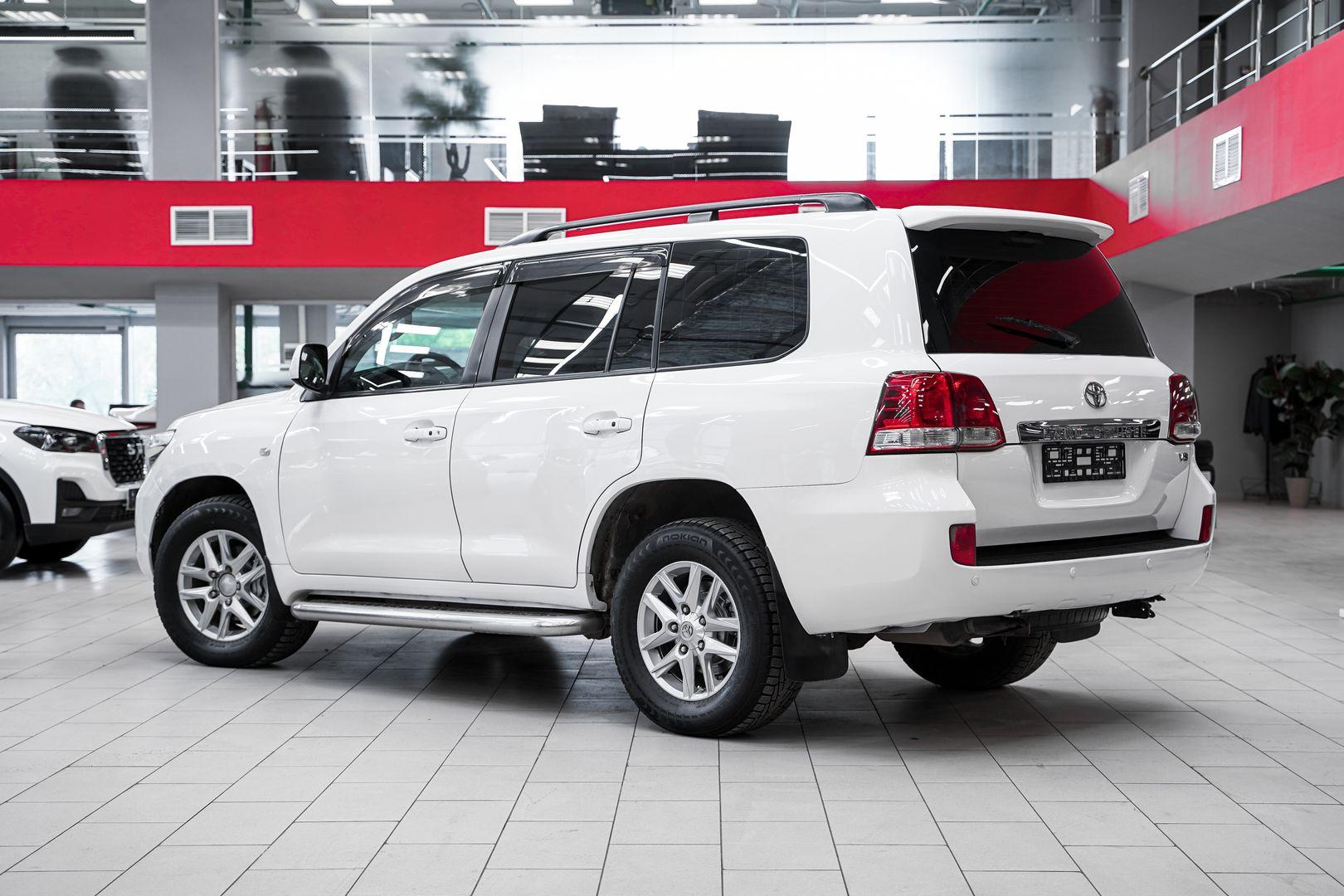 Toyota Land Cruiser 2010, белый, ДЦ Орехово