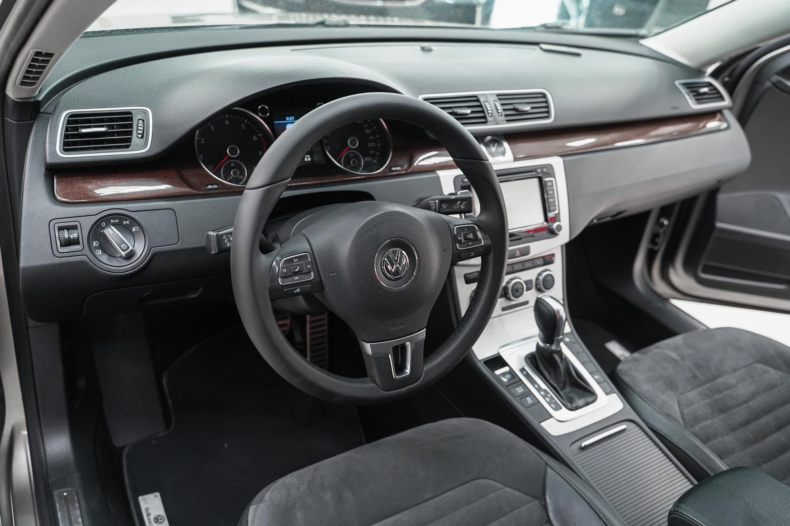Volkswagen Passat 2014, серый, ДЦ Орехово