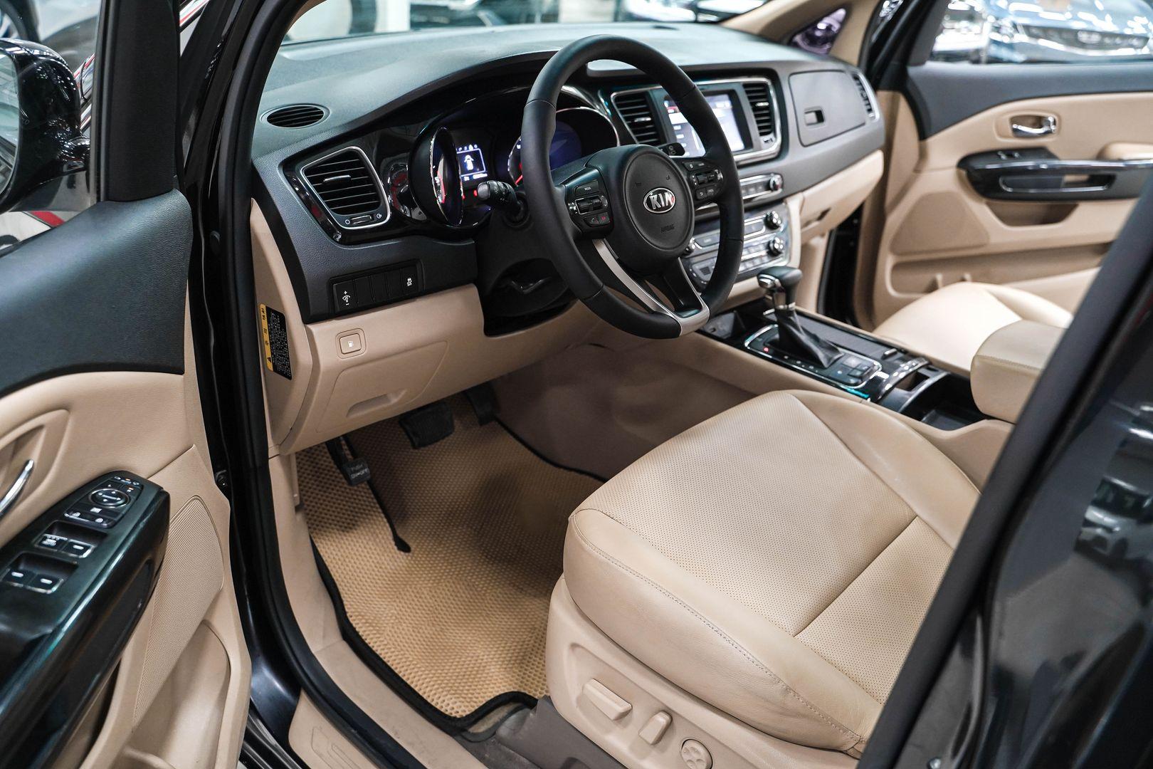 Kia Carnival 2017, черный, ДЦ Орехово