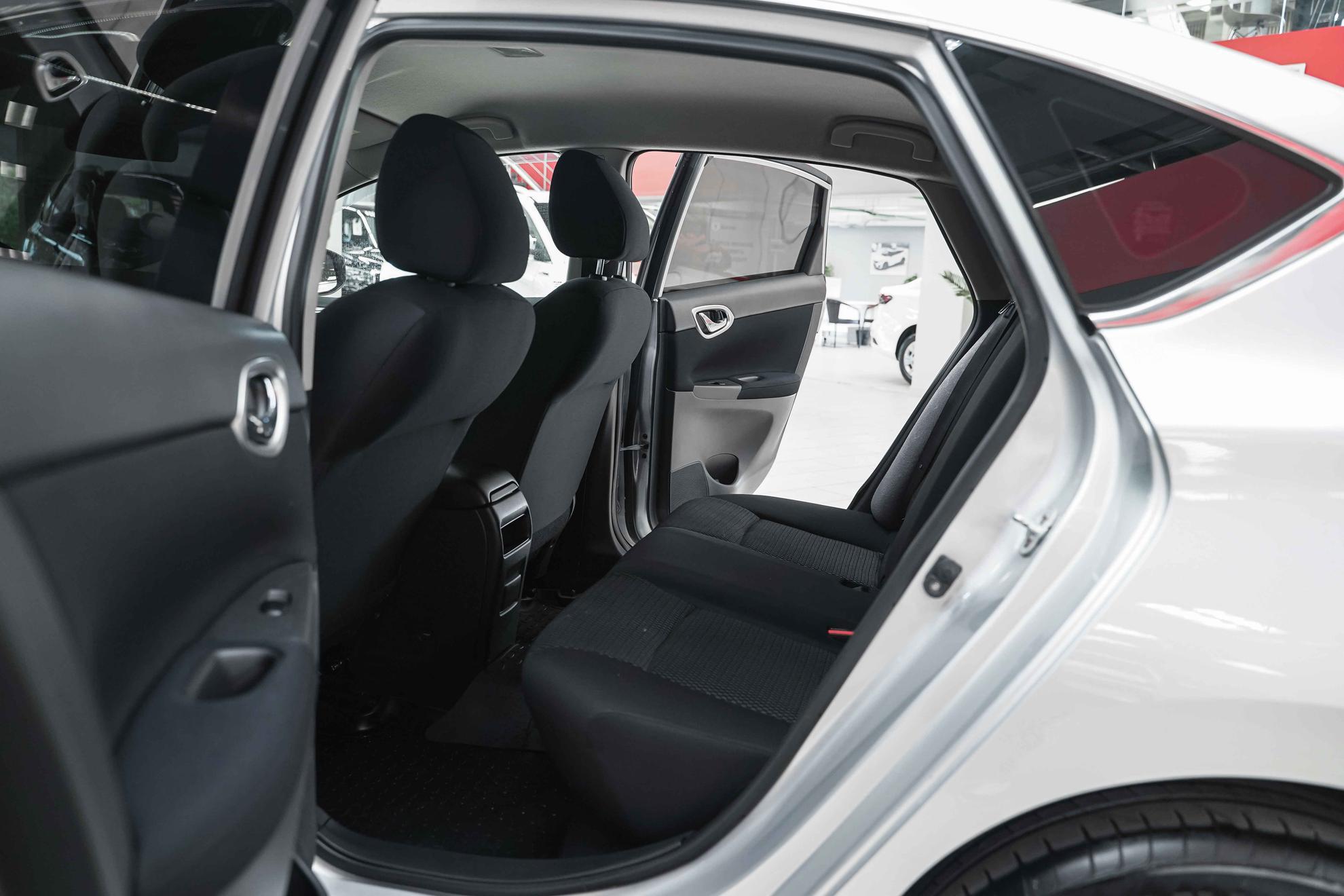 Nissan Sentra 2014, серебряный, ДЦ Орехово