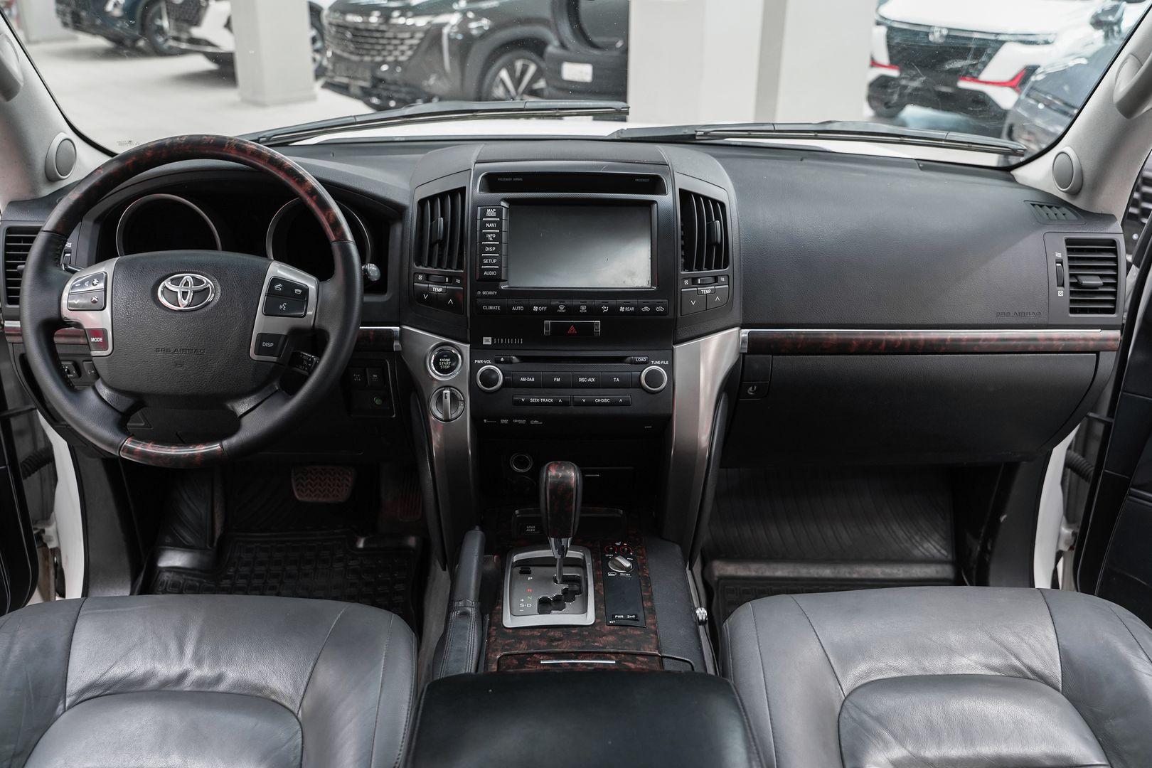 Toyota Land Cruiser 2010, белый, ДЦ Орехово