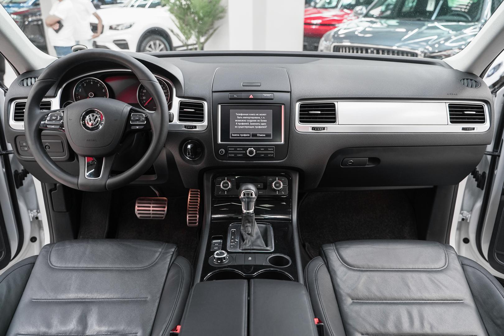 Volkswagen Touareg 2012, белый, ДЦ Орехово