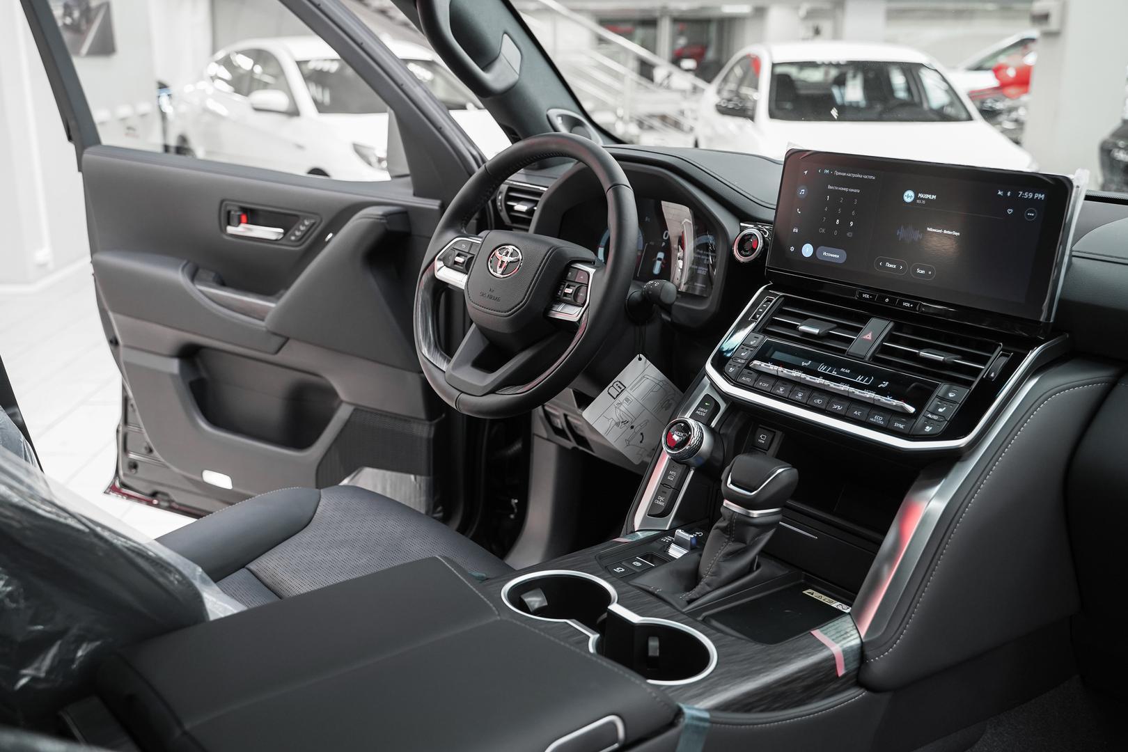 Toyota Land Cruiser 2025, черный, ДЦ Орехово