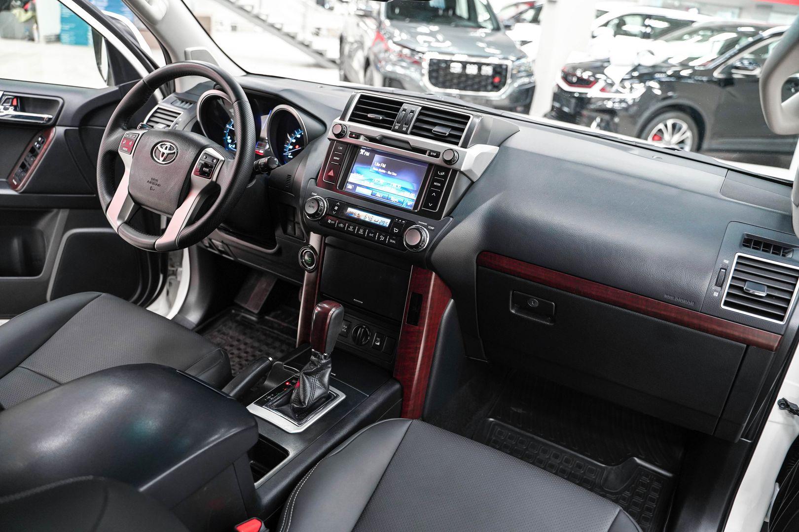 Toyota Land Cruiser Prado 2016, белый, ДЦ Орехово