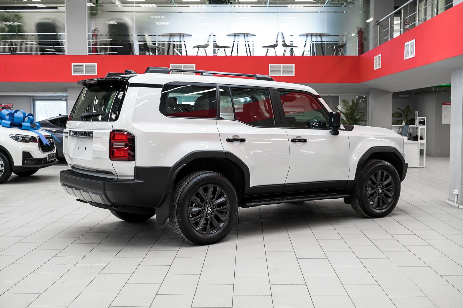 Toyota Land Cruiser Prado 2025, белый, ДЦ Орехово