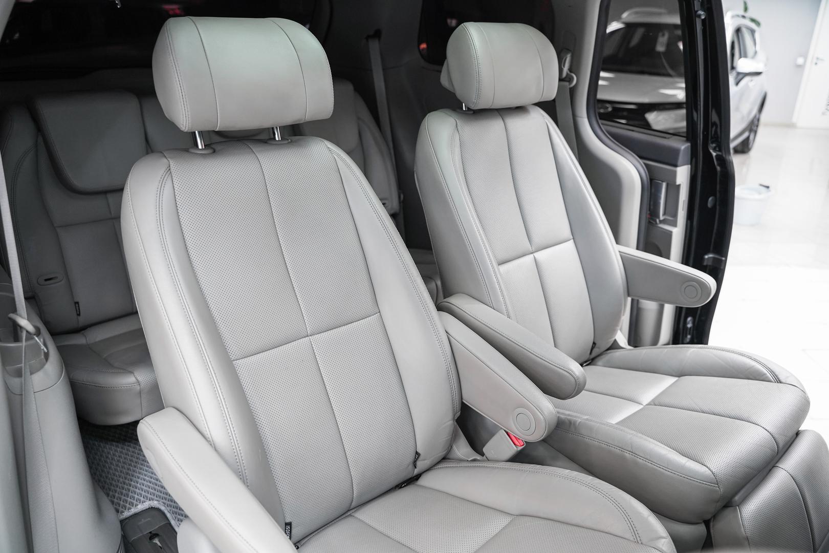 Kia Carnival 2017, черный, ДЦ Орехово