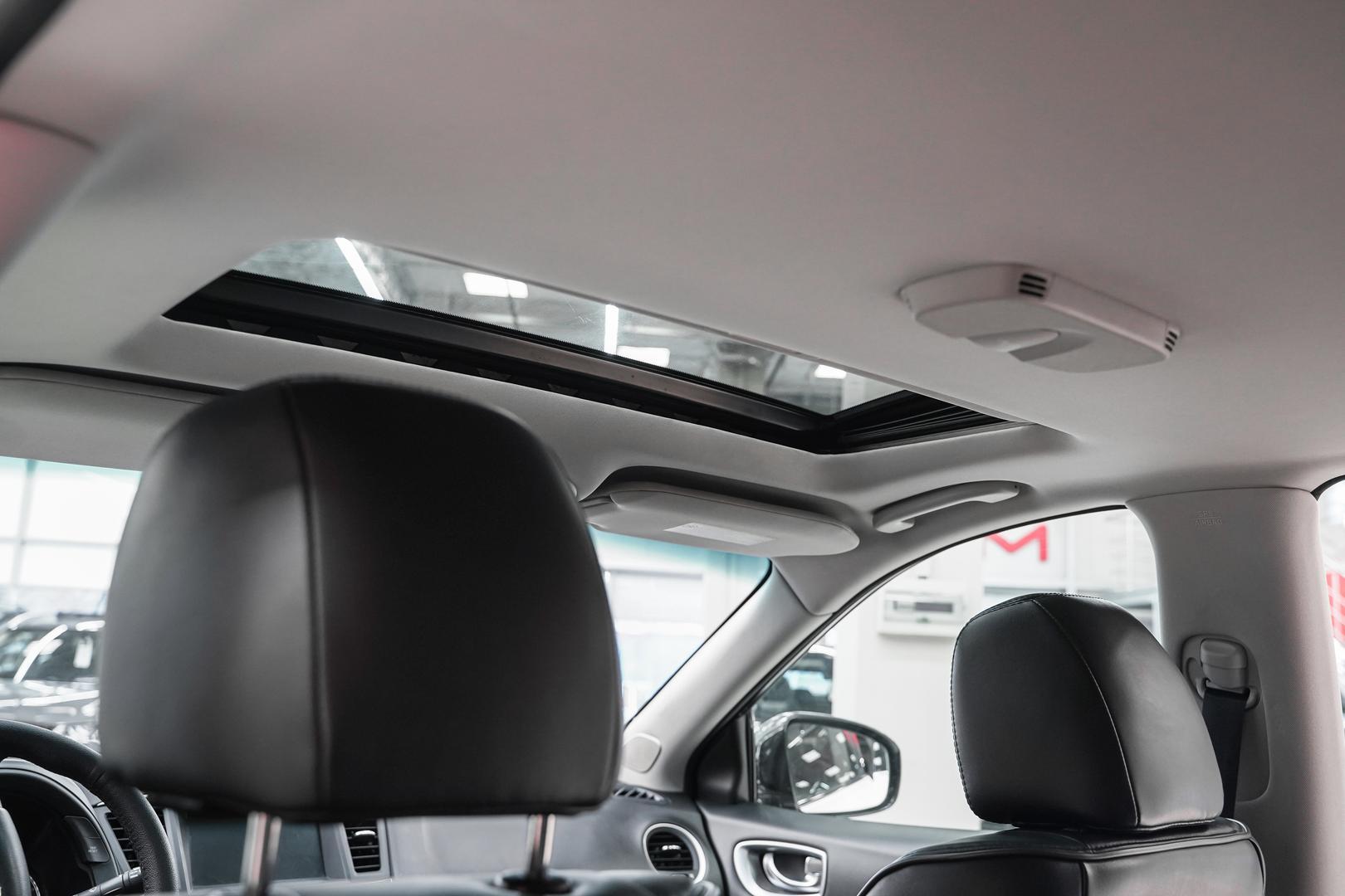 Infiniti JX 2013, белый, ДЦ Орехово