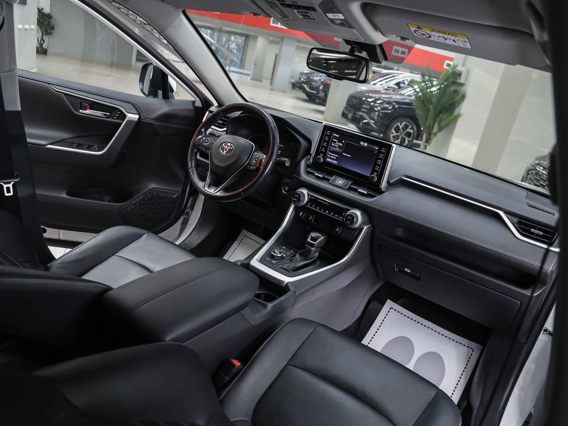 Toyota RAV4 2019, белый, ДЦ Орехово