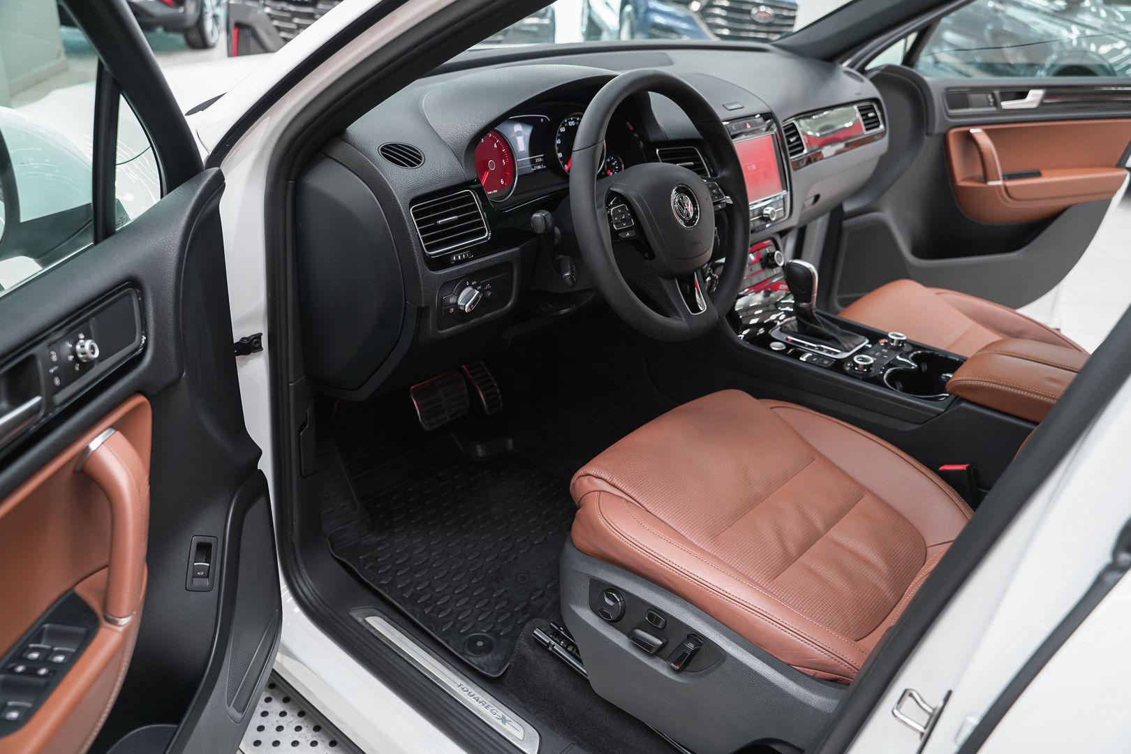 Volkswagen Touareg 2014, белый, ДЦ Орехово