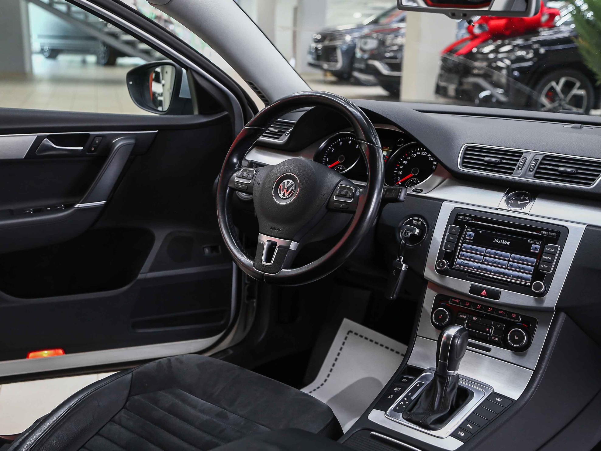 Volkswagen Passat 2011, серебряный, ДЦ Орехово