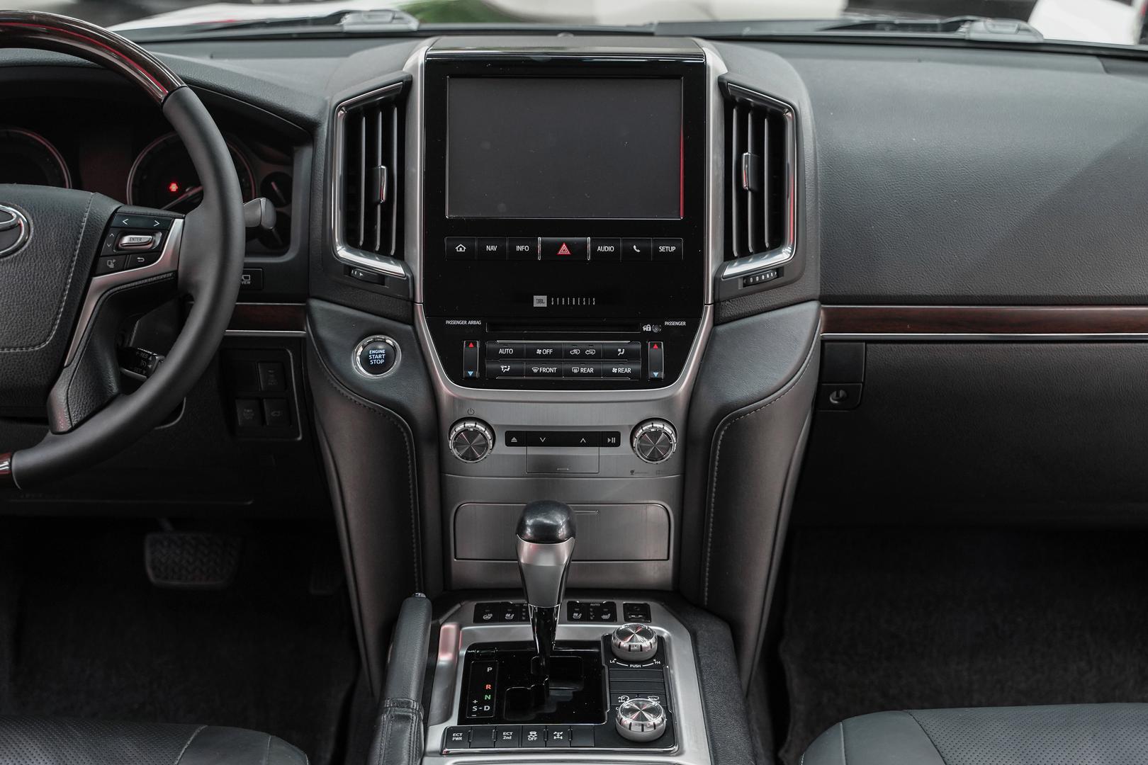 Toyota Land Cruiser 2015, черный, ДЦ Орехово