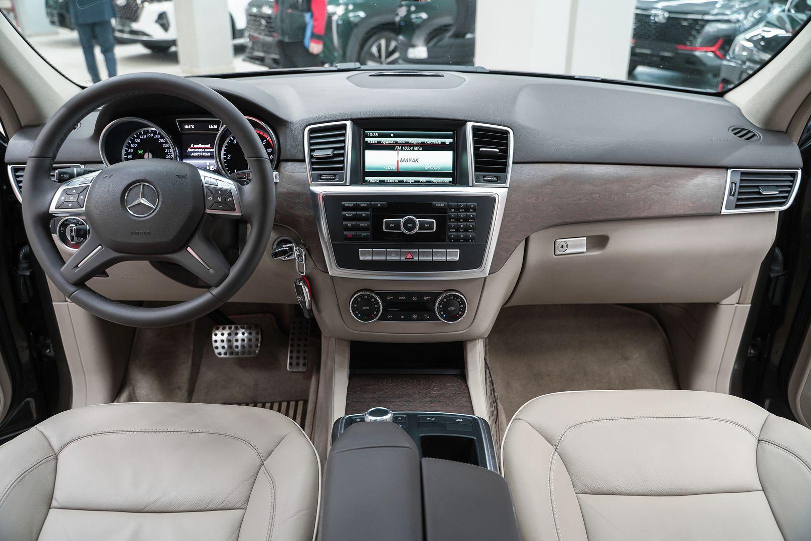 Mercedes-Benz M-Класс 2013, коричневый, ДЦ Орехово