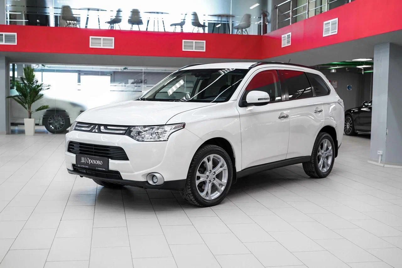 Mitsubishi Outlander 2012, белый, ДЦ Орехово