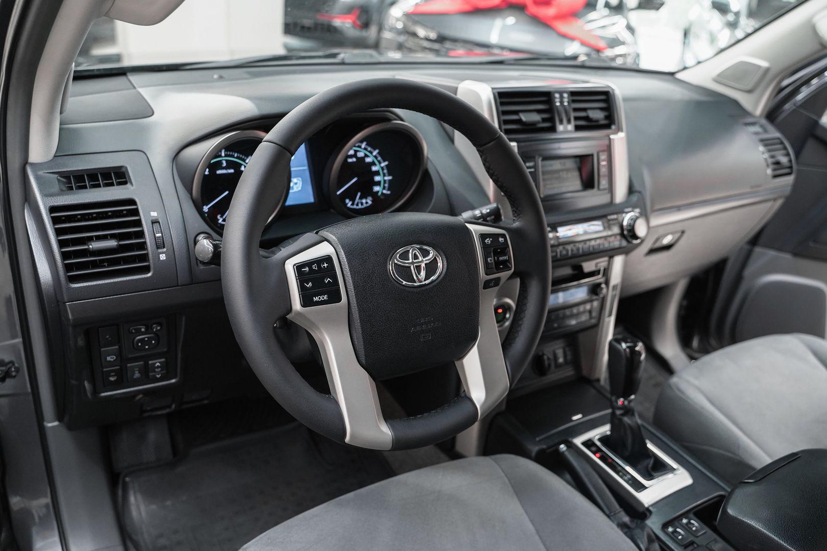 Toyota Land Cruiser Prado 2011, серый, ДЦ Орехово