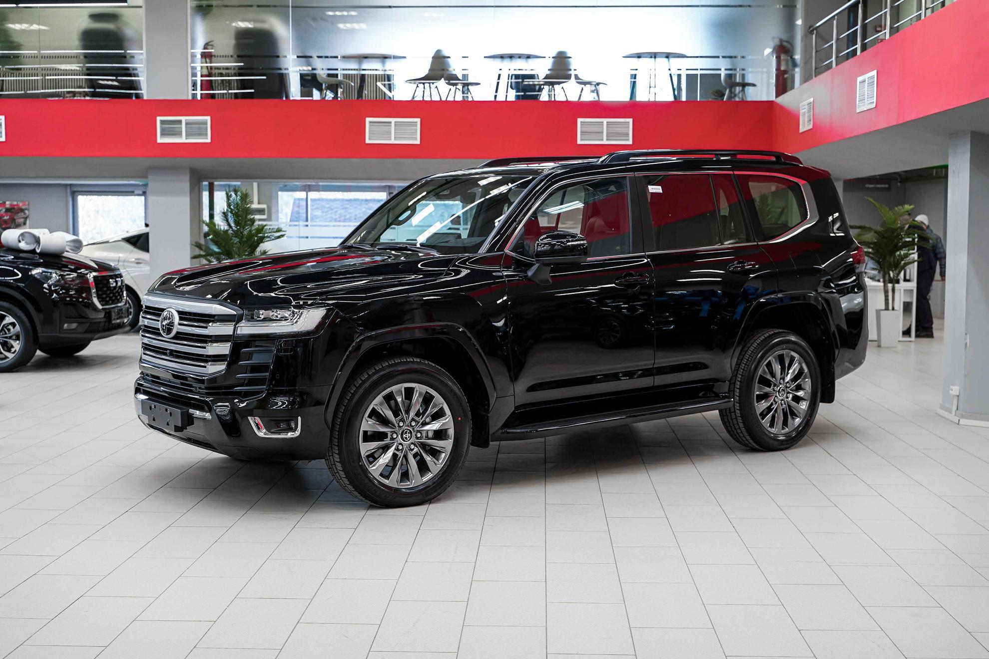 Toyota Land Cruiser 2026, черный, ДЦ Орехово