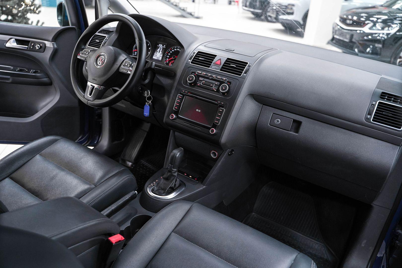 Volkswagen Touran 2011, синий, ДЦ Орехово